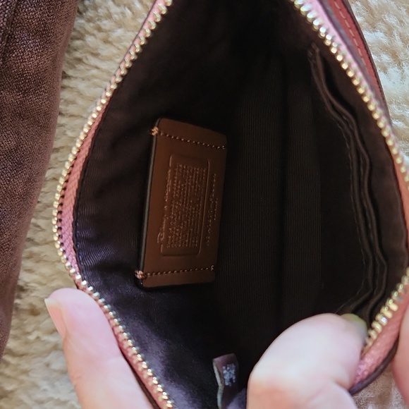 NWOT Disney X Coach Rollerblading Minnie Mouse Salmon Pink Wristlet ๐ ๐ผ๐ญ - Picture 9 of 14